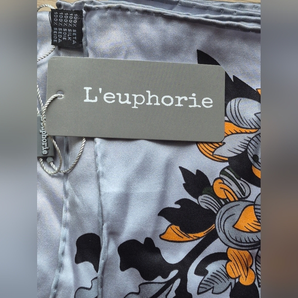 NWT L'euphorie 100% Silk Scarf 41"×42" Rare Find! - Picture 5 of 12